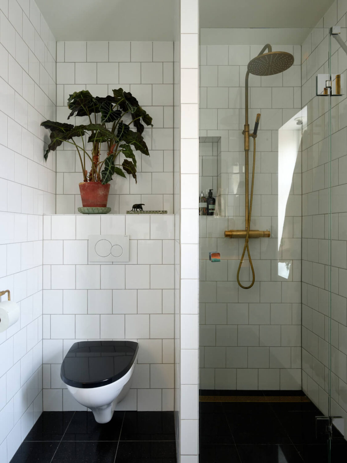 Colorful Interiors in a Wonderful Early 20th Century Swedish Villa 27 simple modern black and white bathroom