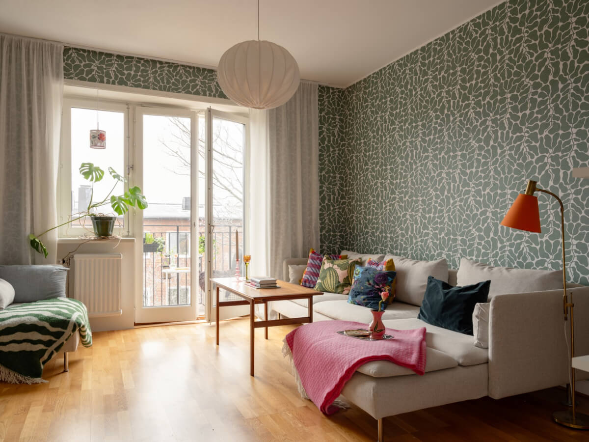 Colorful Wallpapers in a Well-Planned 1940s Apartment 4 sitting room green wallpaper