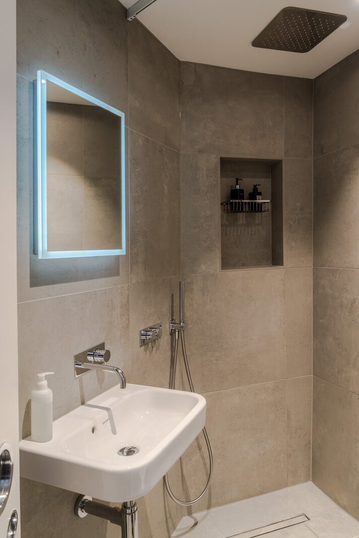 A Narrow Five-Story House with a Roof Garden in London's Clerkenwell 7 small bathroom