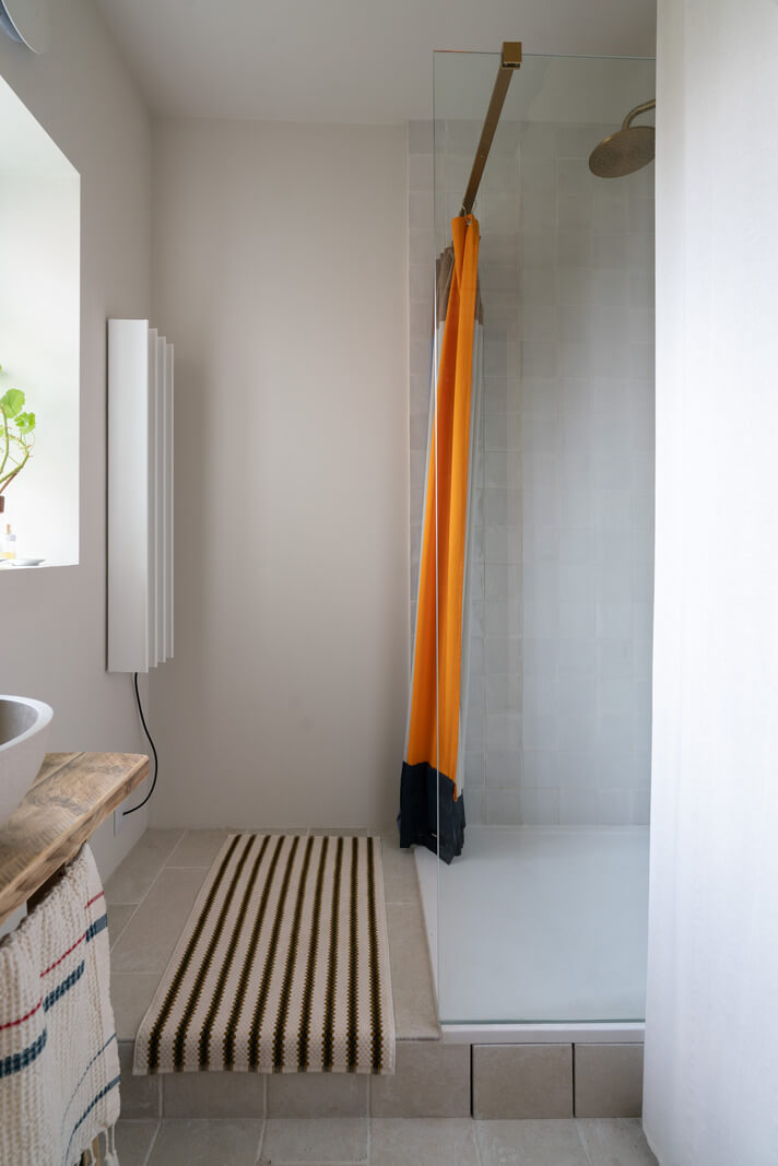 A Tiny Apartment with a Yellow Kitchen in London 13 small bathroom