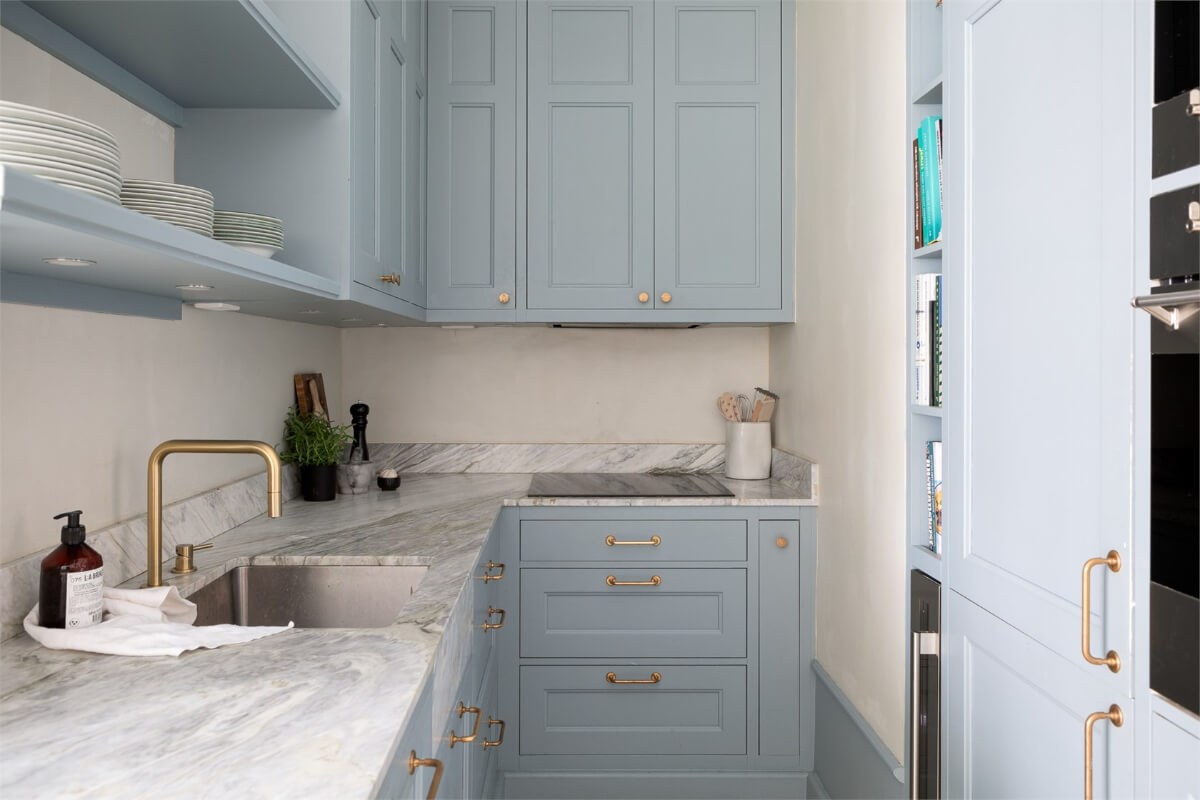 A Small Stockholm Apartment with a Blue Shaker Kitchen 16 small blue kitchen polished brass fittings
