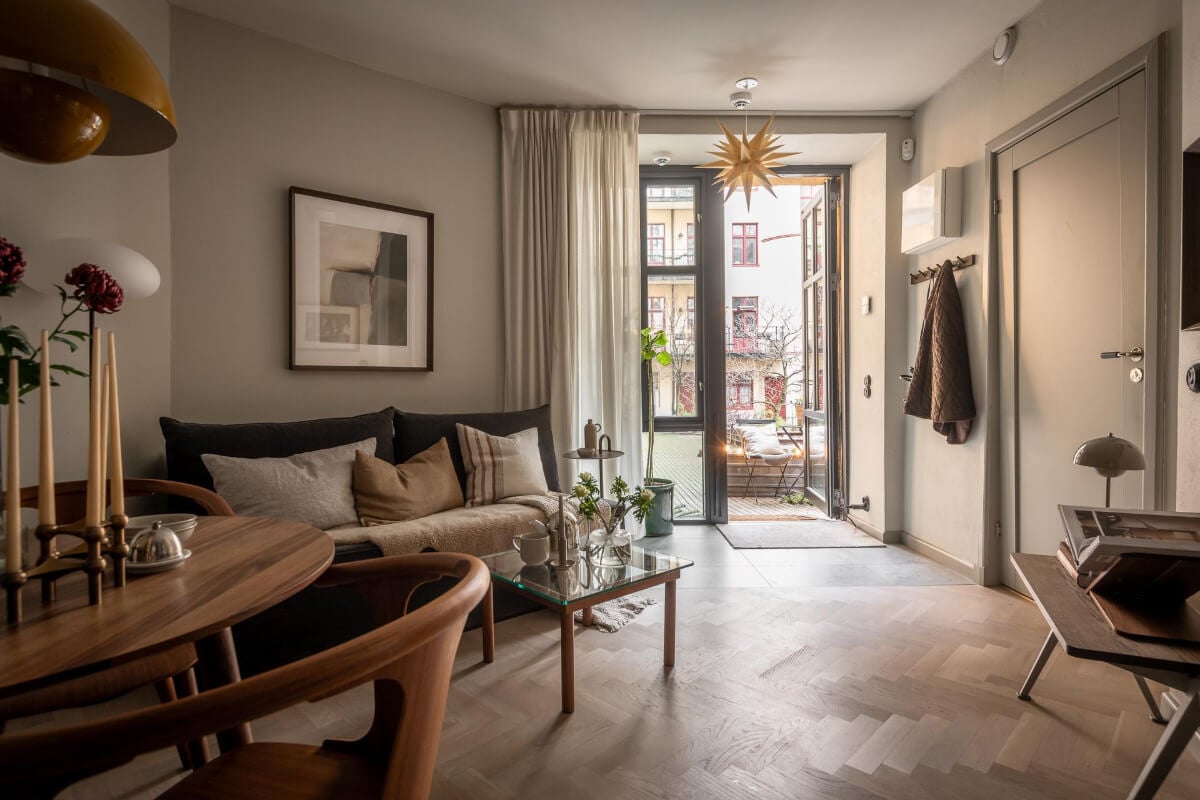 A Small Ground Floor Apartment Decorated in Gray Tones 3 small living room outdoor space