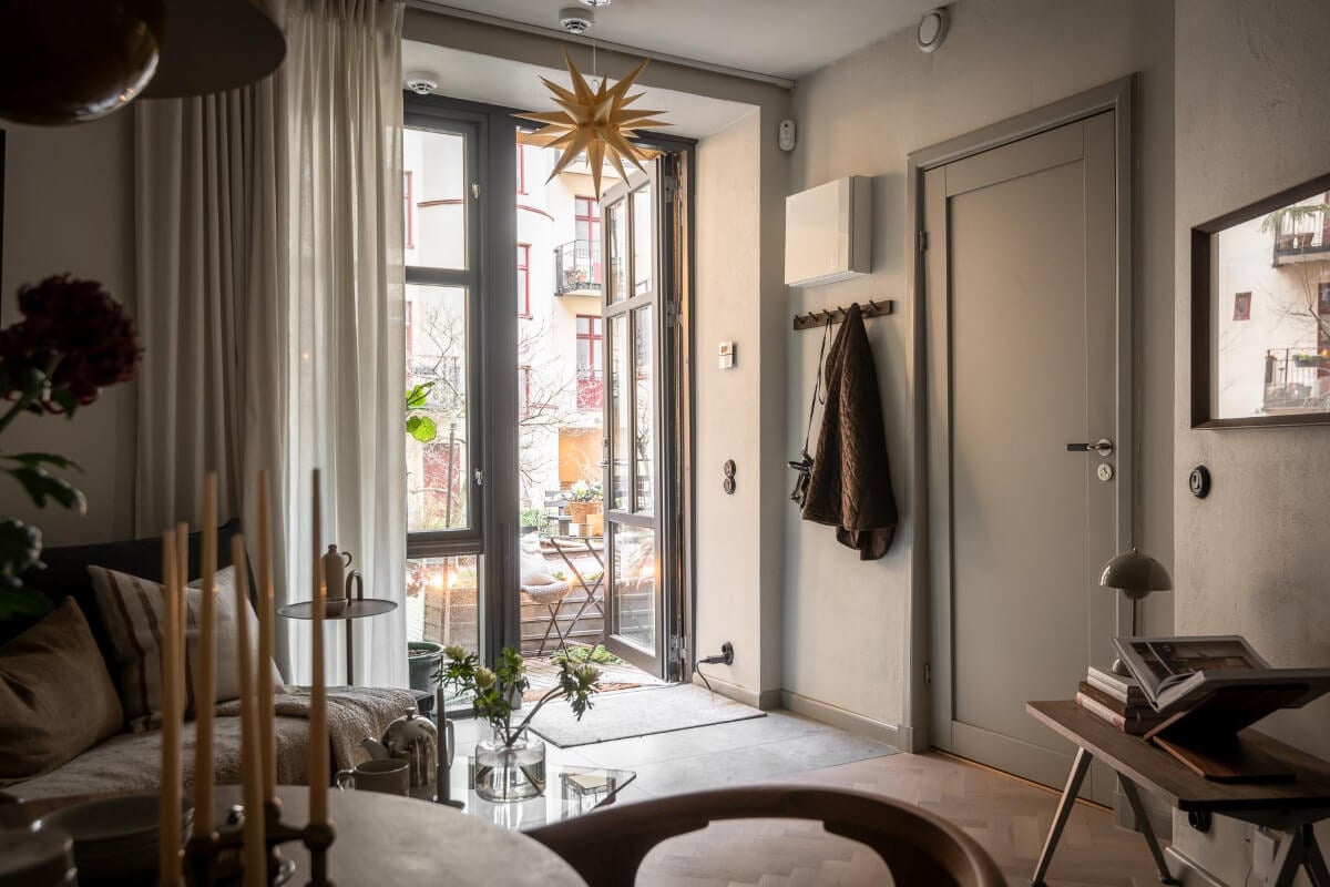 A Small Ground Floor Apartment Decorated in Gray Tones 15 small living room with terrace