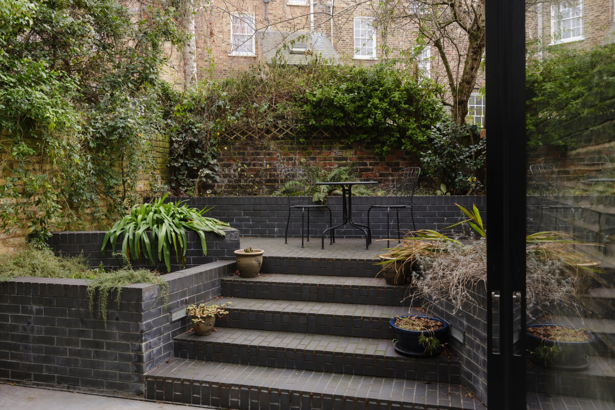 Five-Meter Glazed Garden Doors in an Expanded London Home 5 split level city garden