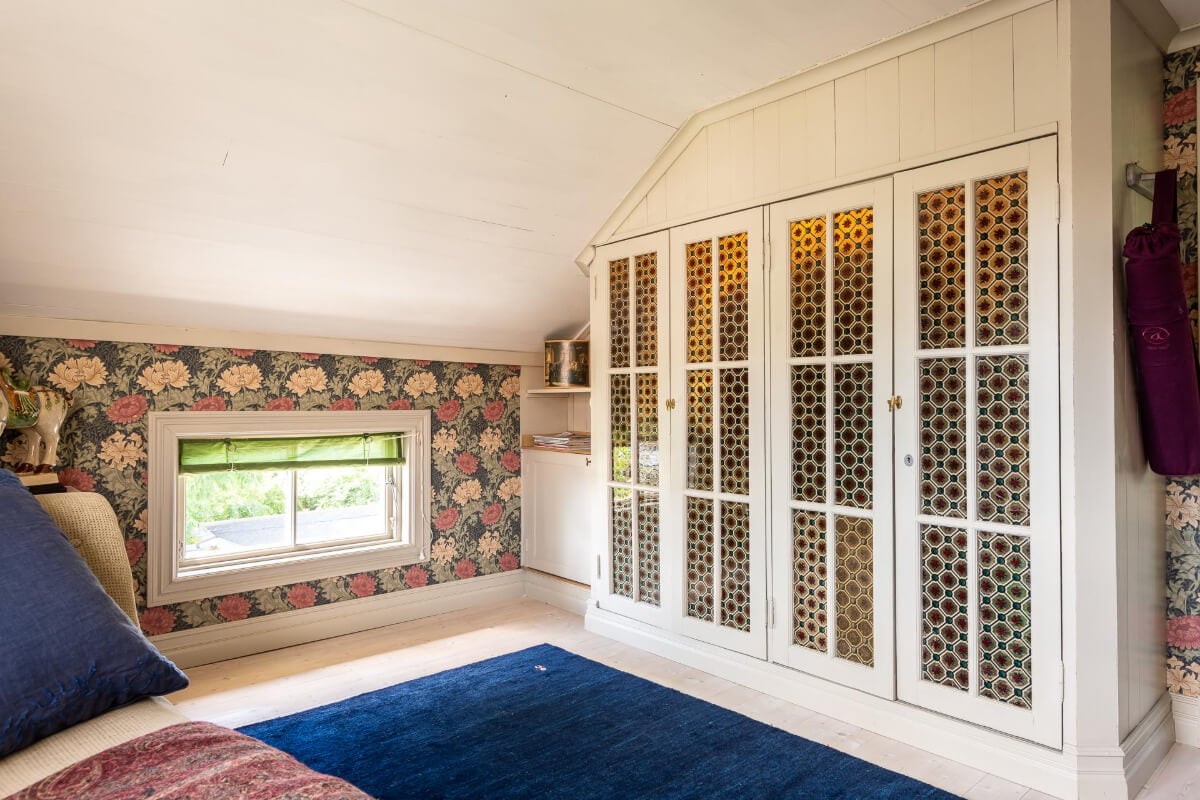 A Beautiful Historic Swedish Country House with Wallpapers 33 stained glass wardrobe doors