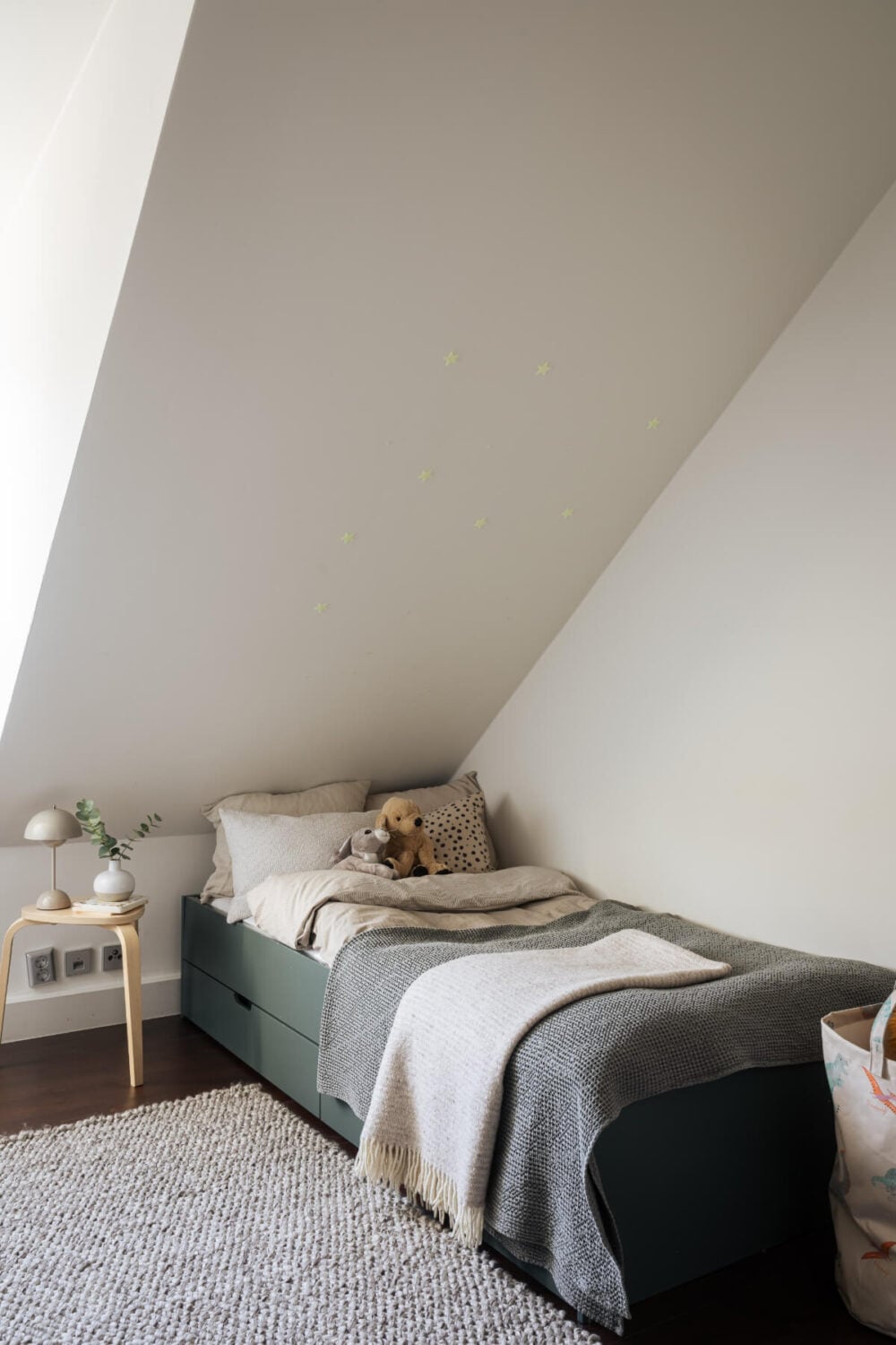 A Light Penthouse Apartment with Built-In Bookshelves 22 storage bed