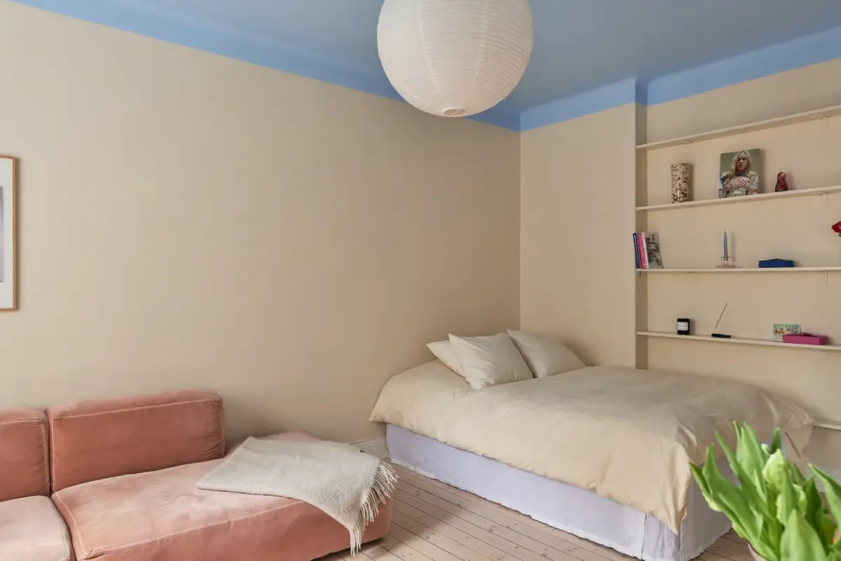 A Colorful Studio Apartment in Stockholm 2 studio apartment blue ceiling