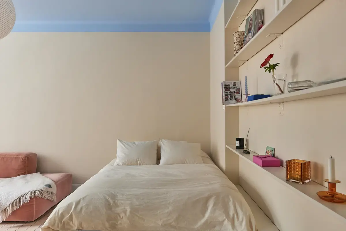 A Colorful Studio Apartment in Stockholm 4 studio blue painted ceiling