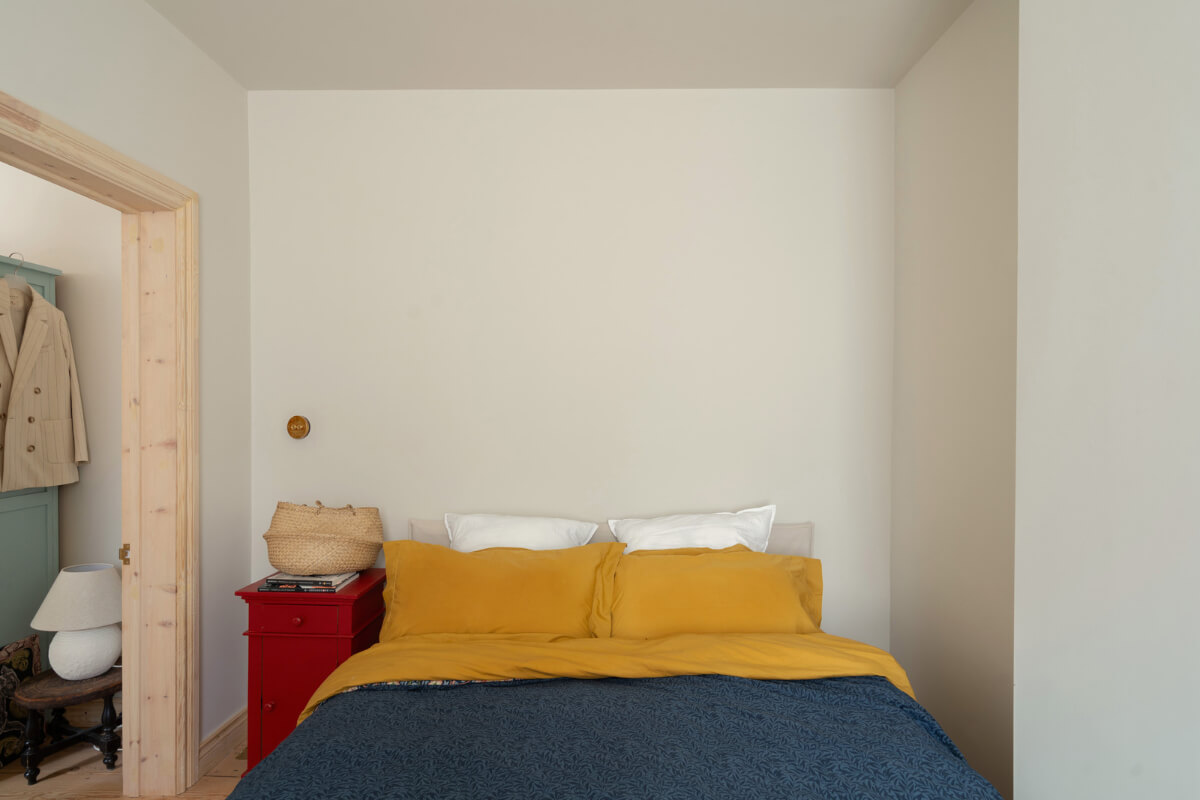 A Tiny Apartment with a Yellow Kitchen in London 12 tiny bedroom ochre yellow bedding