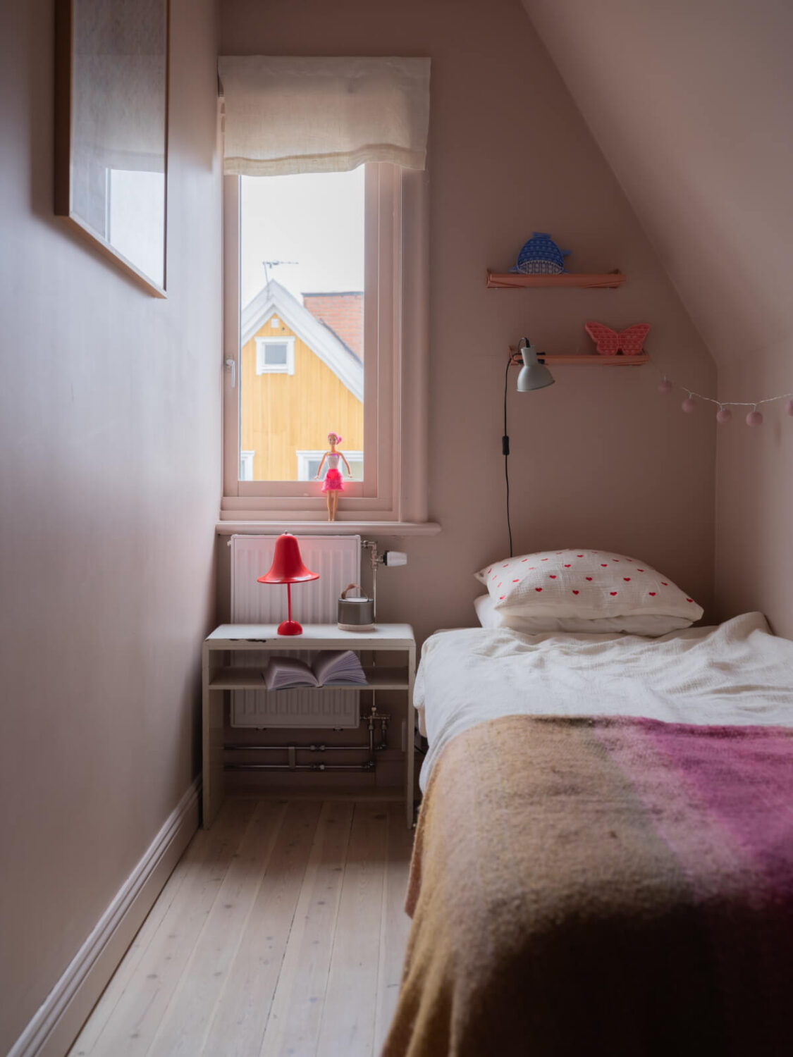 A 1920s Villa Pairs Modern Design and Period Features 27 tiny pink bedroom
