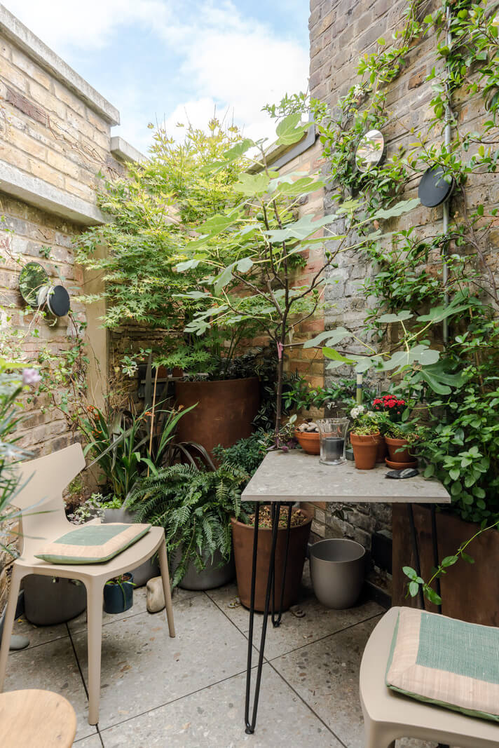 A Narrow Five-Story House with a Roof Garden in London's Clerkenwell 22 tiny walled roof terrace