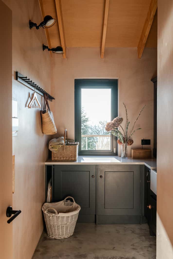 A Japanese-Inspired Timber Home with Views of a Lush Valley 12 utility room