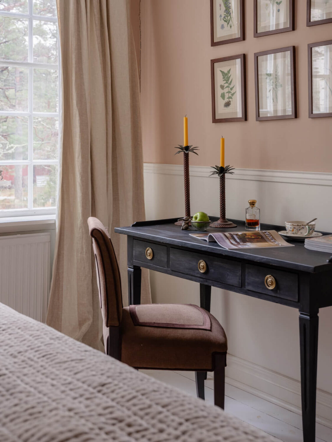A Romantic Countryside Villa North of Stockholm 19 vintage-desk-pink-bedroom