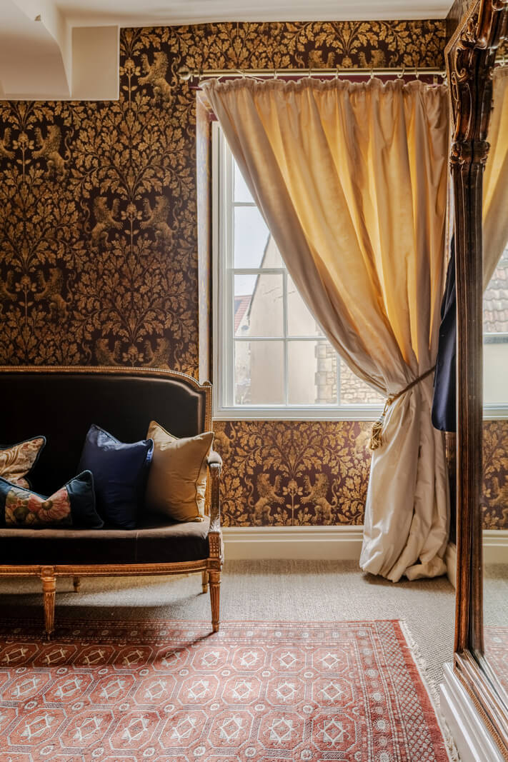 Period Features and Color in a Pretty Georgian House 21 wallpaper bedroom