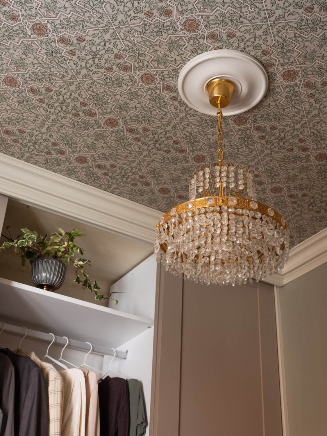 27 Statement Ceiling Ideas That Will Spruce Up Any Room 31 walpaperd ceiling