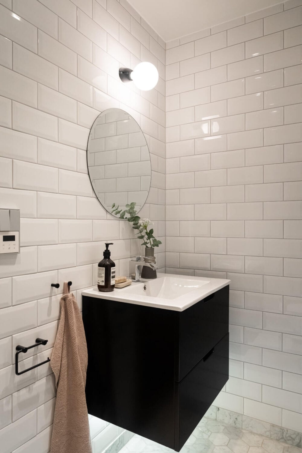 A Light Penthouse Apartment with Built-In Bookshelves 24 white tiles black vanity