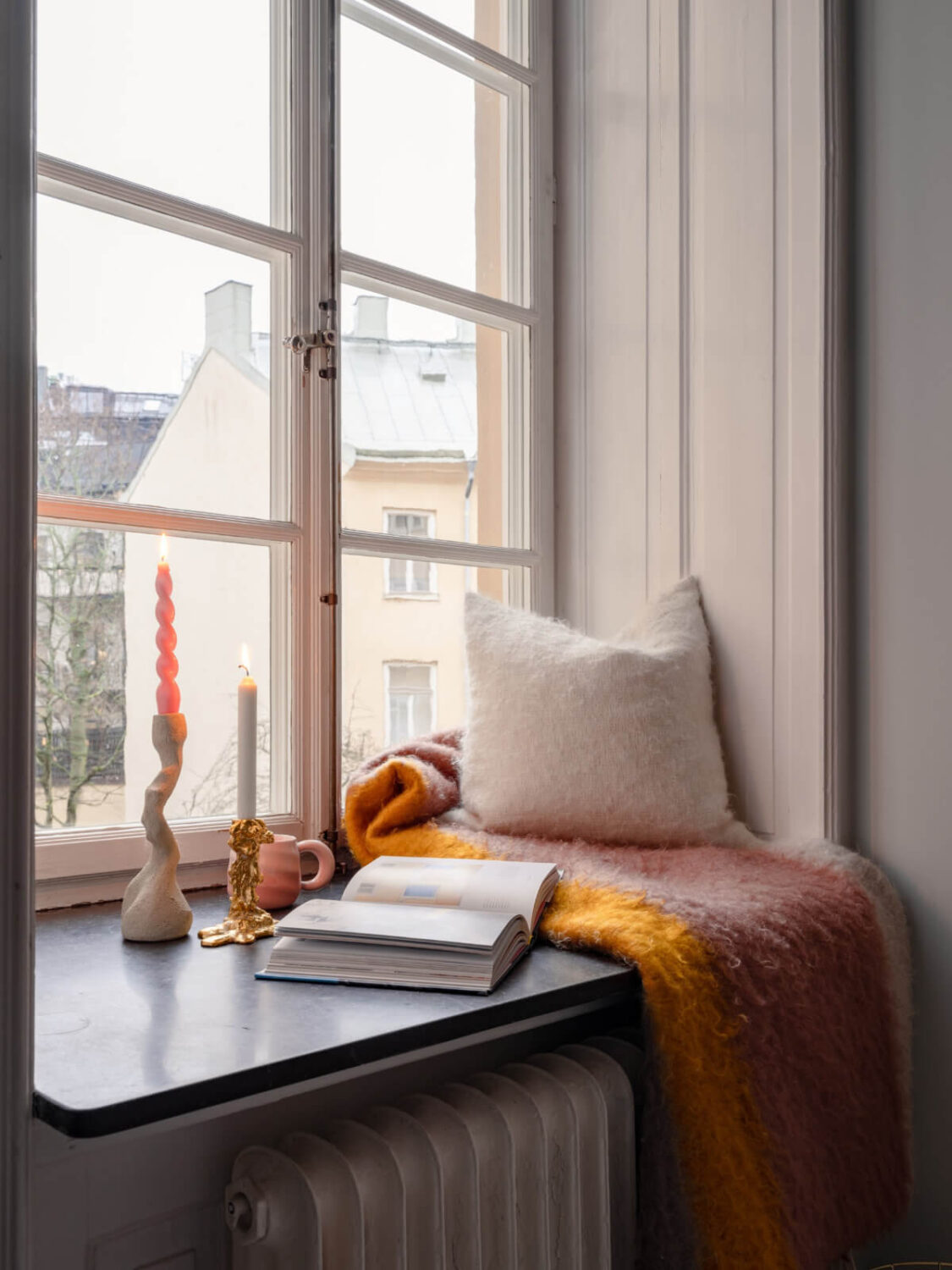 A Small Pink and Blue Apartment with High Ceilings in Stockholm 9 window seat