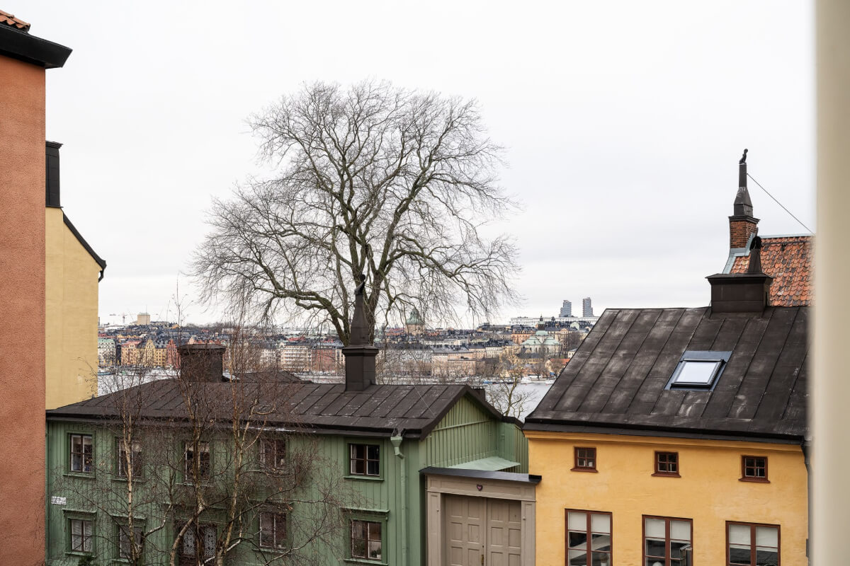 A Studio Apartment with Exposed Brick and Original Details 15 window view water