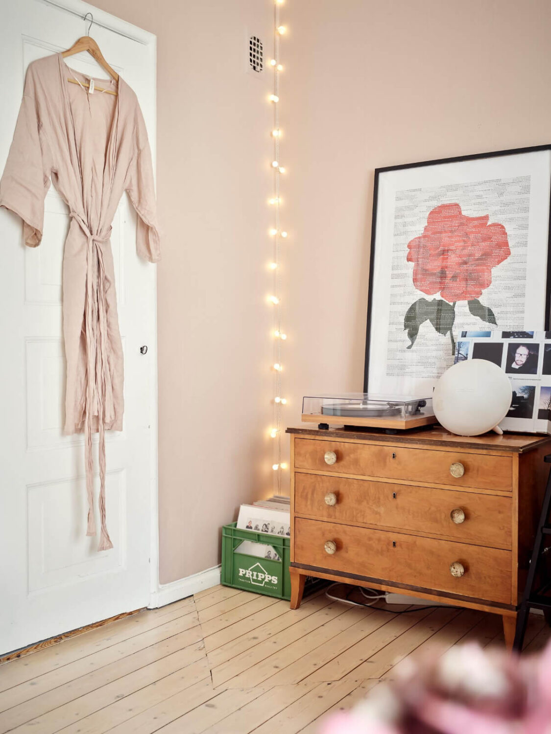 A Pink Ground Floor Studio Apartment with a Large Kitchen 4 wooden dresser studio