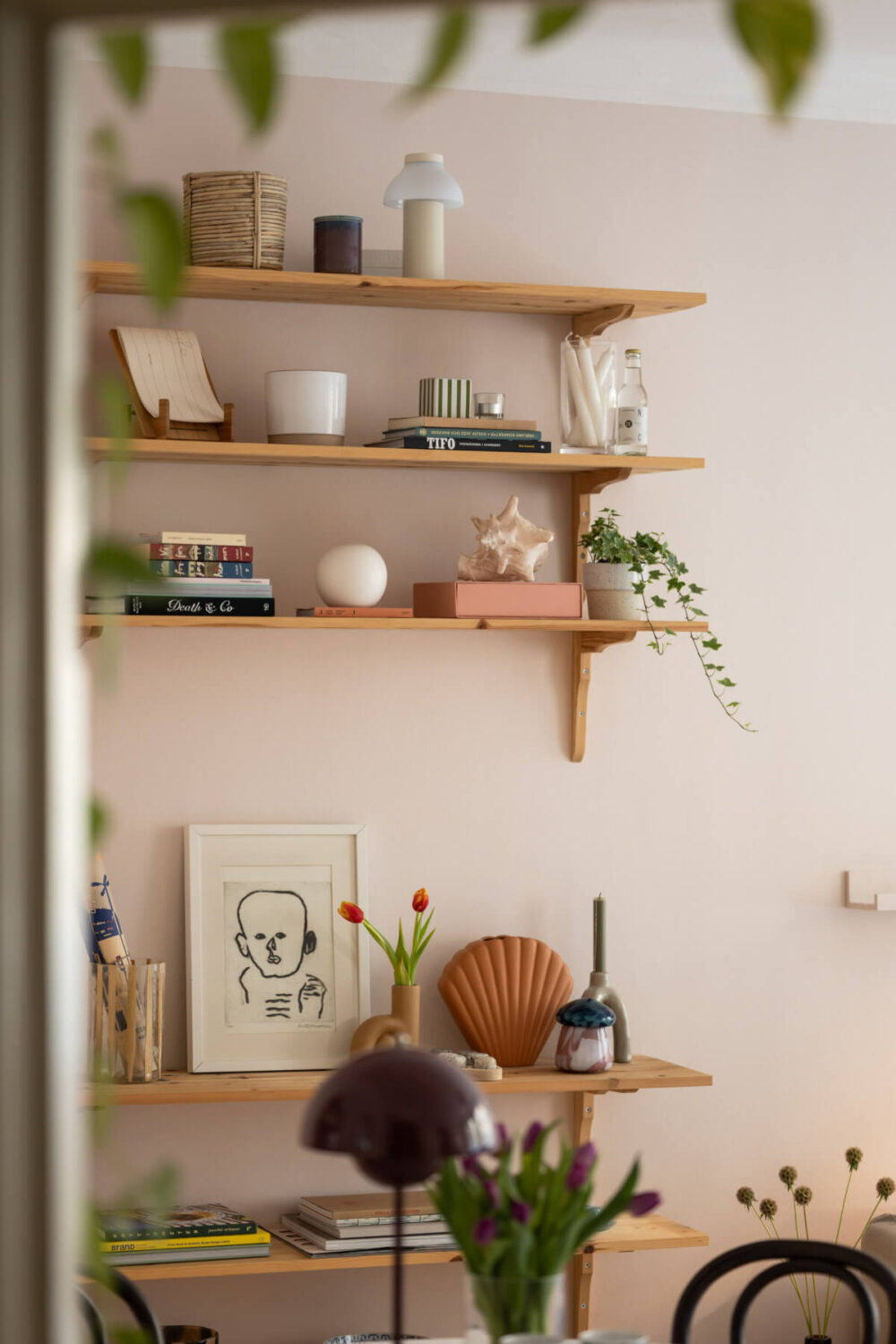 A Small Swedish Apartment with a Light Pink Living Room 9 wooden shelves