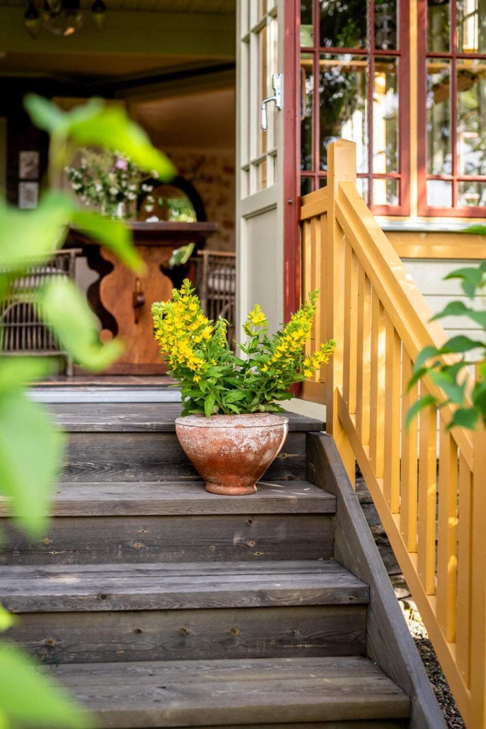 A Beautiful Historic Swedish Country House with Wallpapers 16 wooden stairs