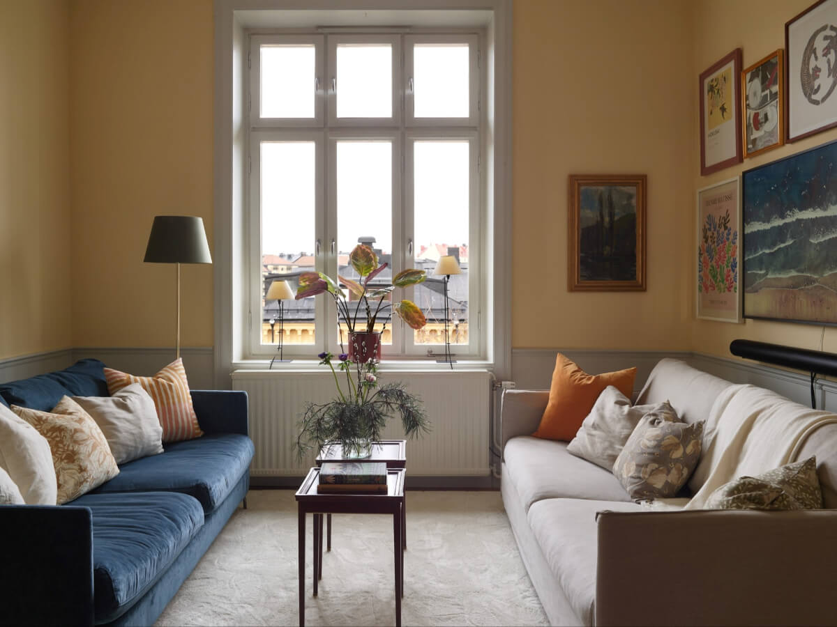 Lovely Color Combinations in a Charming One-Bedroom Apartment 2 yellow living room