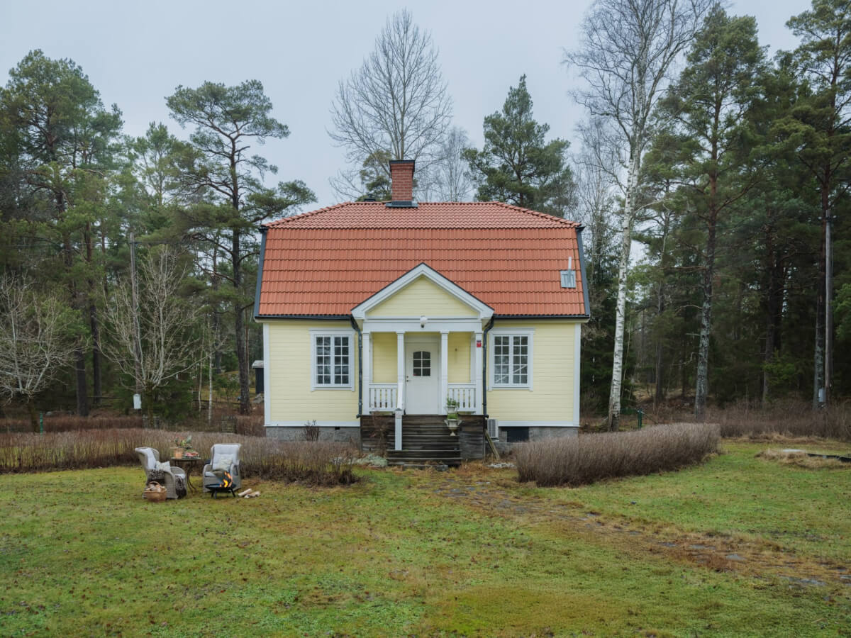 A Romantic Countryside Villa North of Stockholm 31 yellow swedish country house