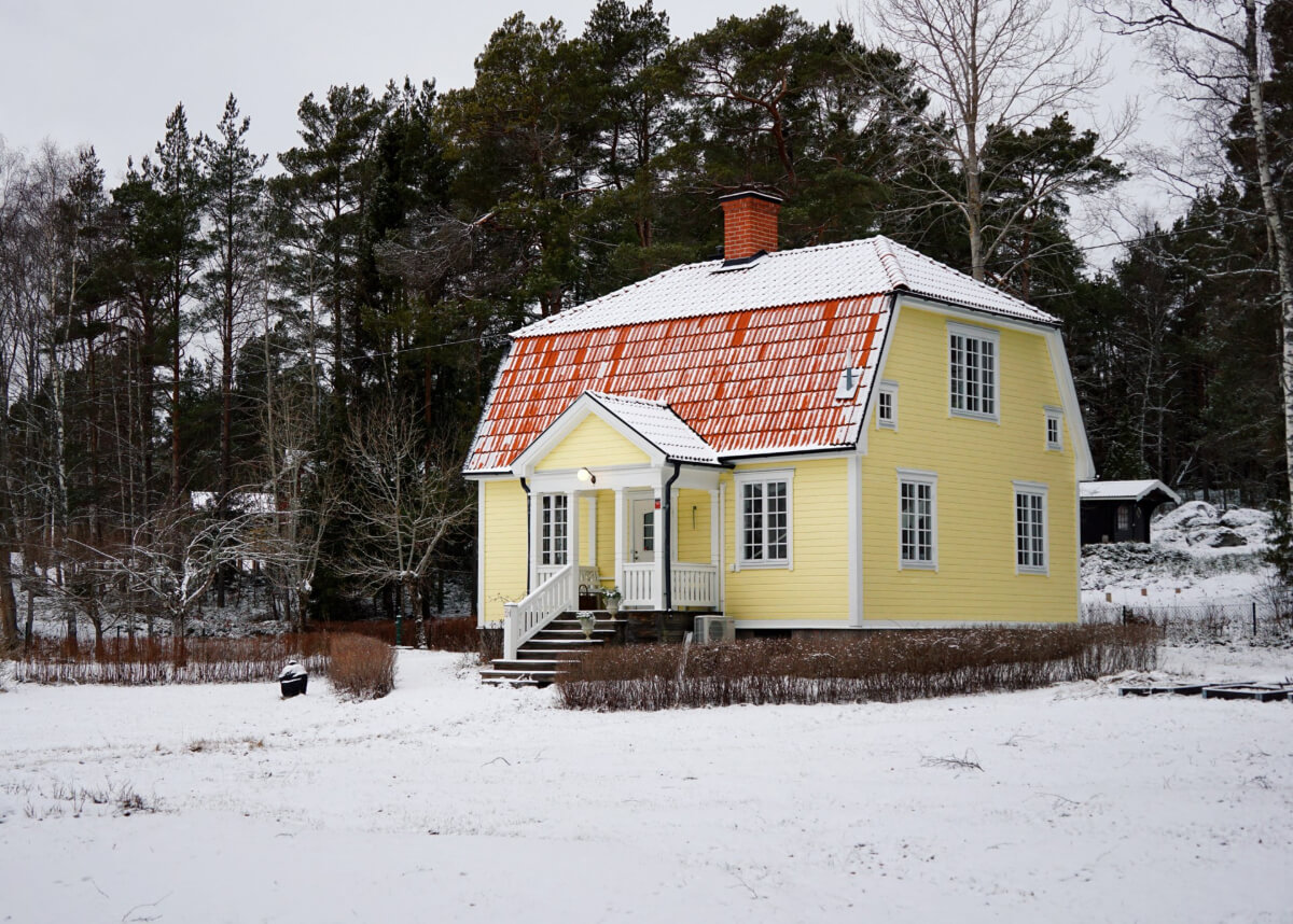 A Romantic Countryside Villa North of Stockholm 1 yellow swedish house in the snow