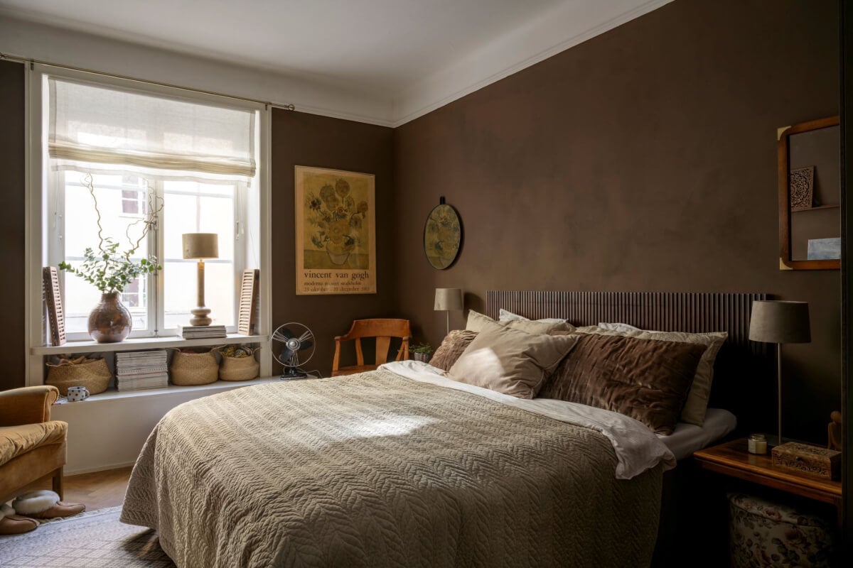 A Cozy Courtyard Apartment with a Brown Bedroom 15 MED1F48270350C24EA395EE293867D8CBB2 2820x1880 1 A Cozy Courtyard Apartment with a Brown Bedroom