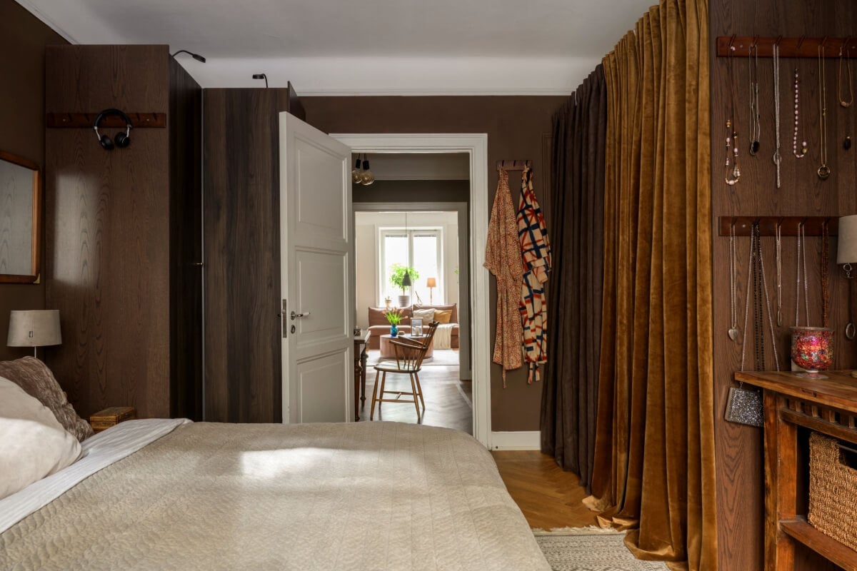 A Cozy Courtyard Apartment with a Brown Bedroom 19 MED6508CBA2B33F44E2BF6EB662449F540E 2820x1880 1 A Cozy Courtyard Apartment with a Brown Bedroom