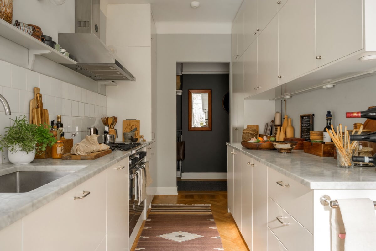 A Cozy Courtyard Apartment with a Brown Bedroom 10 MED6C690318C6004C2BB1E5BC23AF36C72C 2820x1880 1 A Cozy Courtyard Apartment with a Brown Bedroom