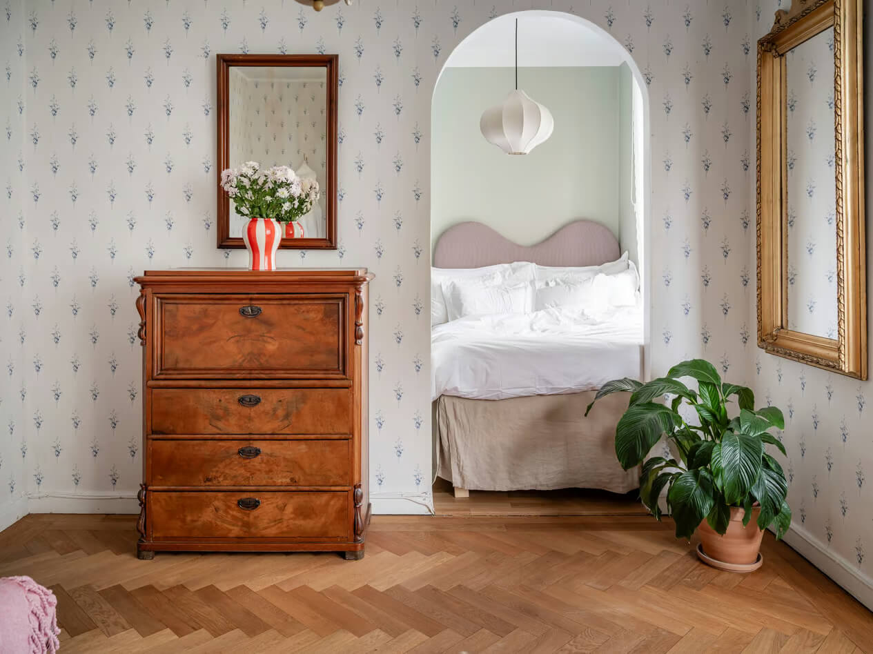 A Charming Small Apartment with a Cozy Bedroom Niche 7 antique dresser arched doorway
