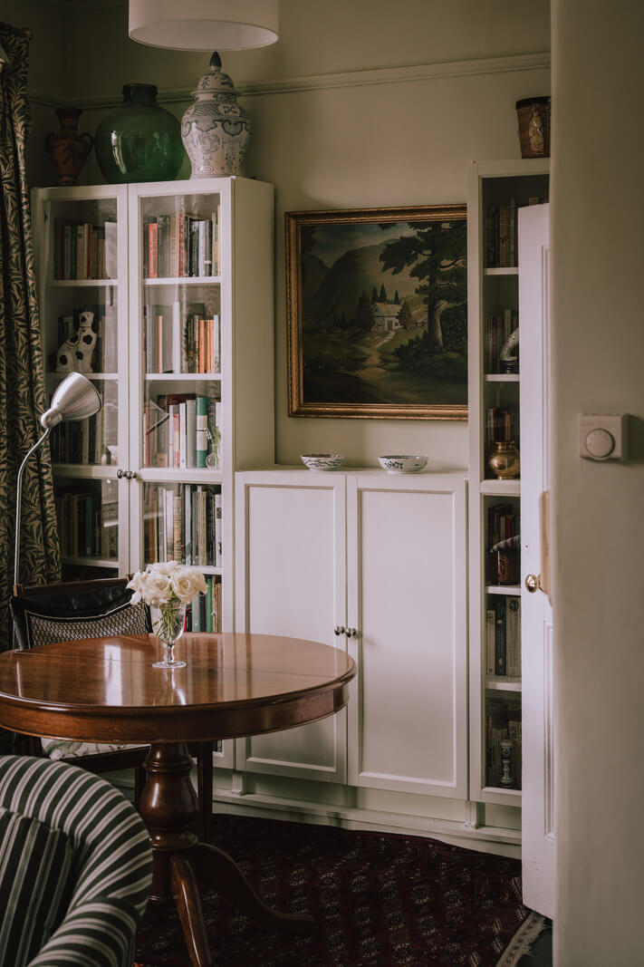 A Carefully Restored Edwardian Apartment with a Garden 18 antique wooden table