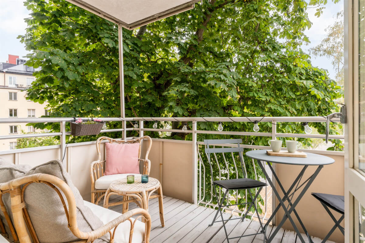 Colorful Rooms in a Bright Two-Bedroom Stockholm Apartment 5 balcony