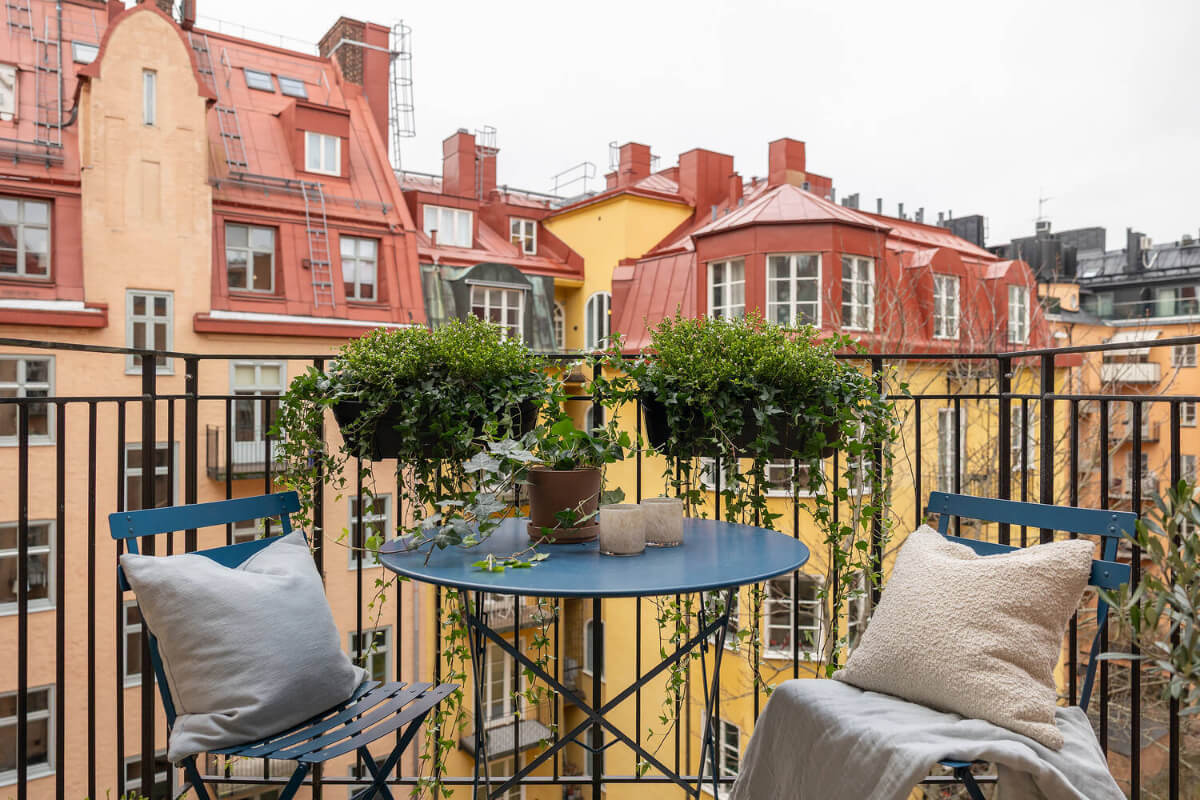 A Red Kitchen in a Grand Swedish Corner Apartment 16 balcony courtyard