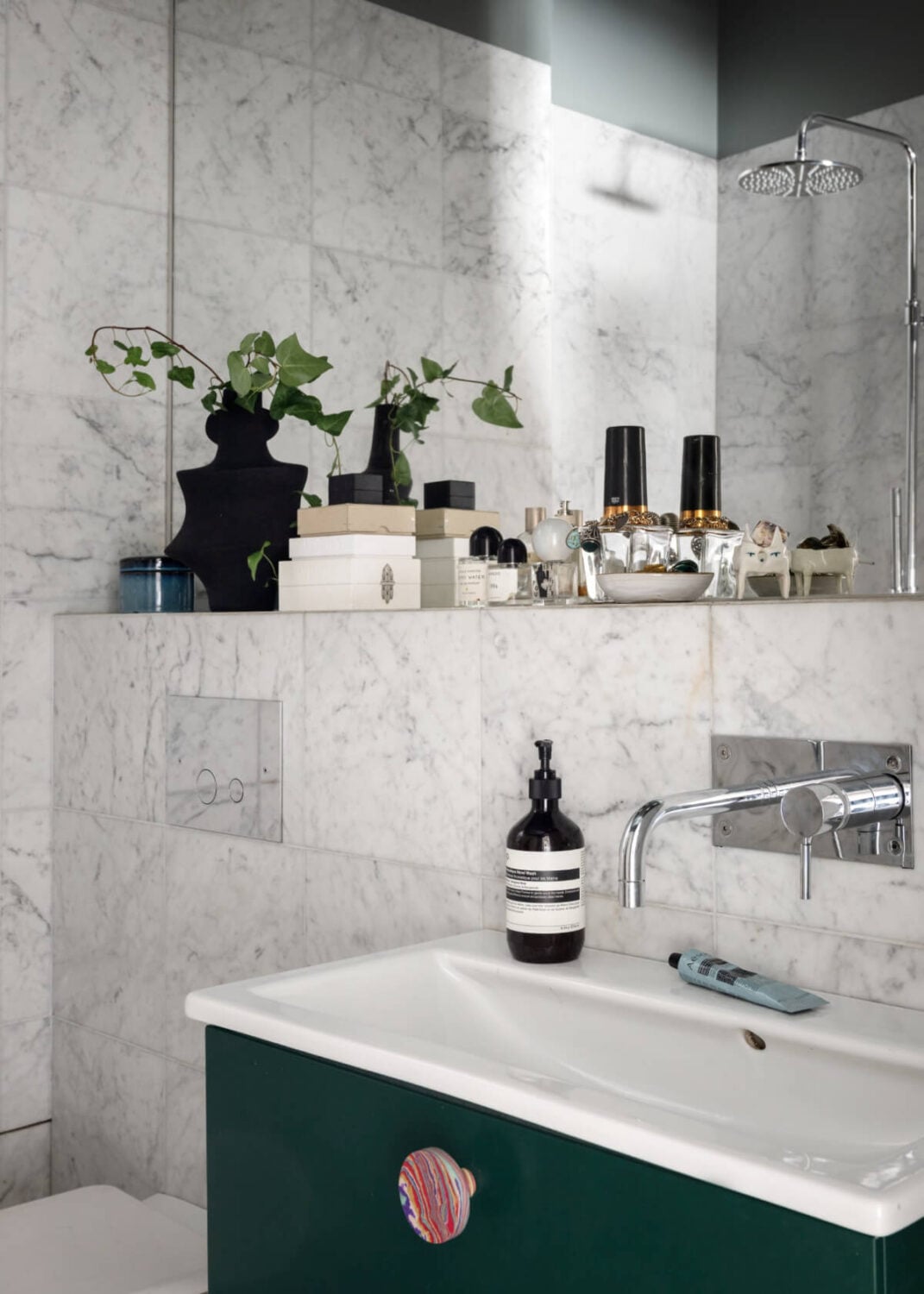 An Amazing Swedish House with Pink and Gray Rooms 29 bathroom detail