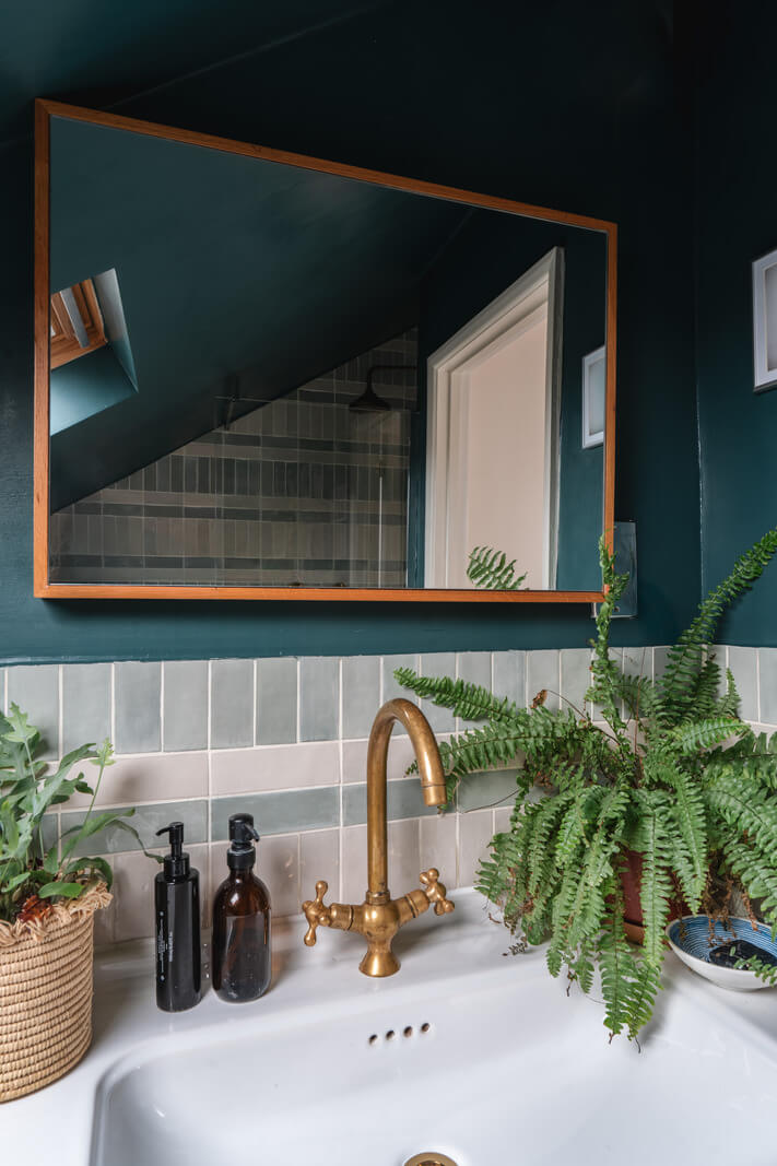 A Cozy Two-Bedroom Attic Apartment in a Victorian Townhouse 19 bathroom detail