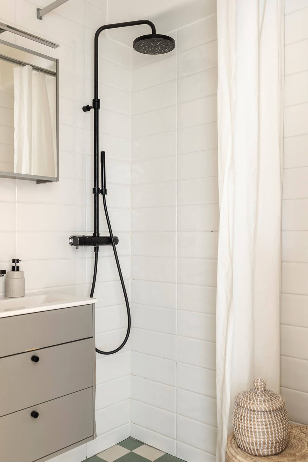 A Two-Bedroom Apartment with the Original Midcentury Kitchen 20 bathroom shower black fittings