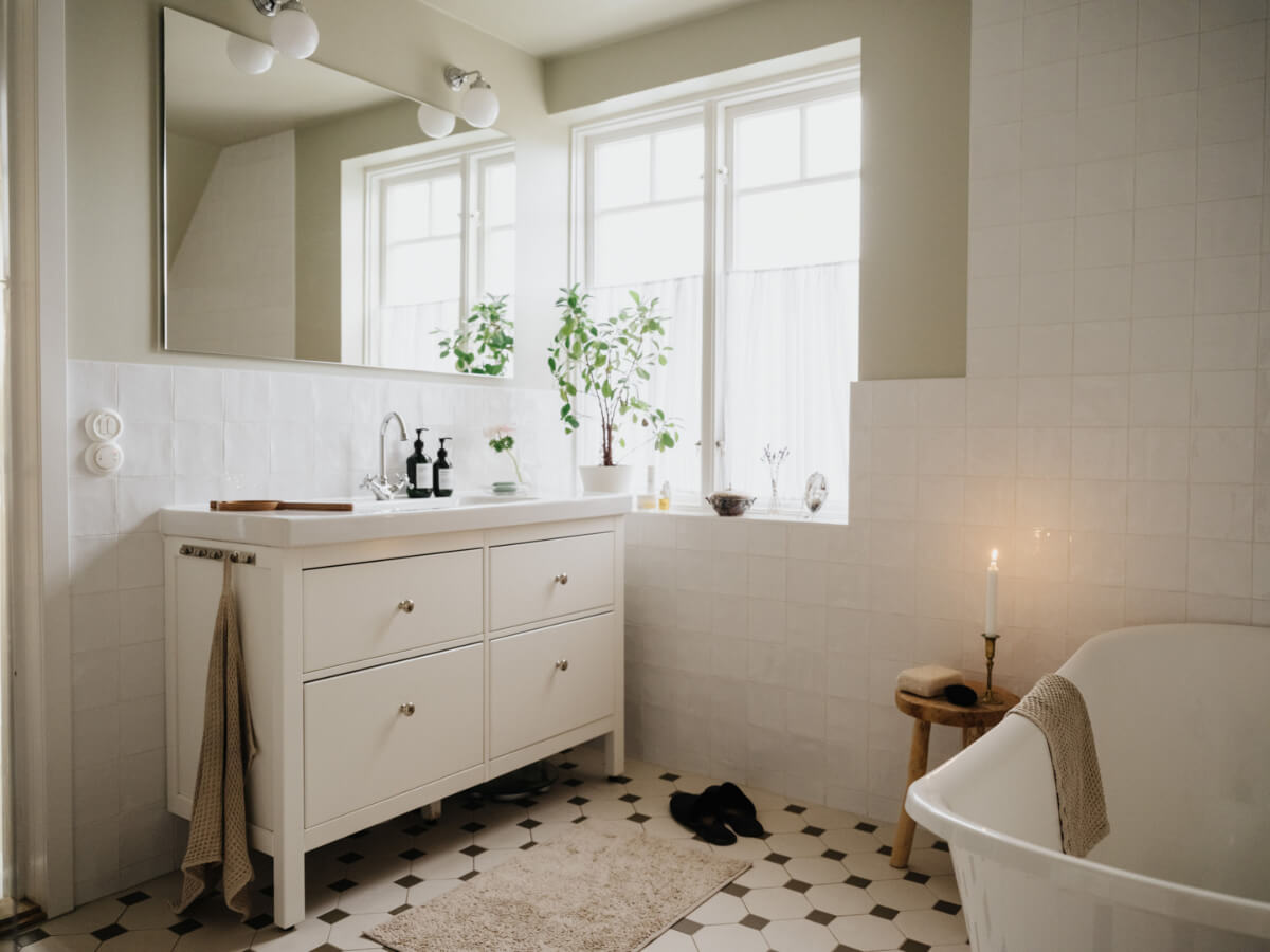Light-Filled Rooms in a Charming 1907 Swedish Villa 31 bathroom victorian floor tiles