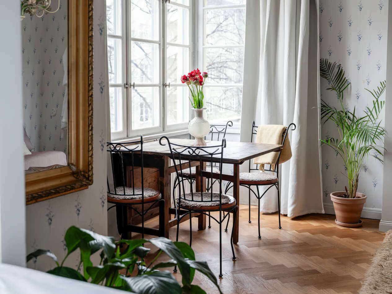 A Charming Small Apartment with a Cozy Bedroom Niche 5 bay window dining spot