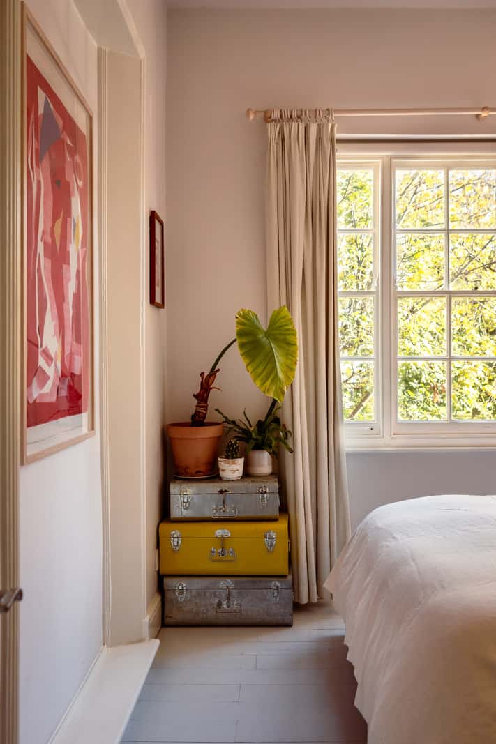 A Corner Apartment with Large Windows in a Former London Pub 10 bedroom suitcases A Corner Apartment with Large Windows in a Former London Pub