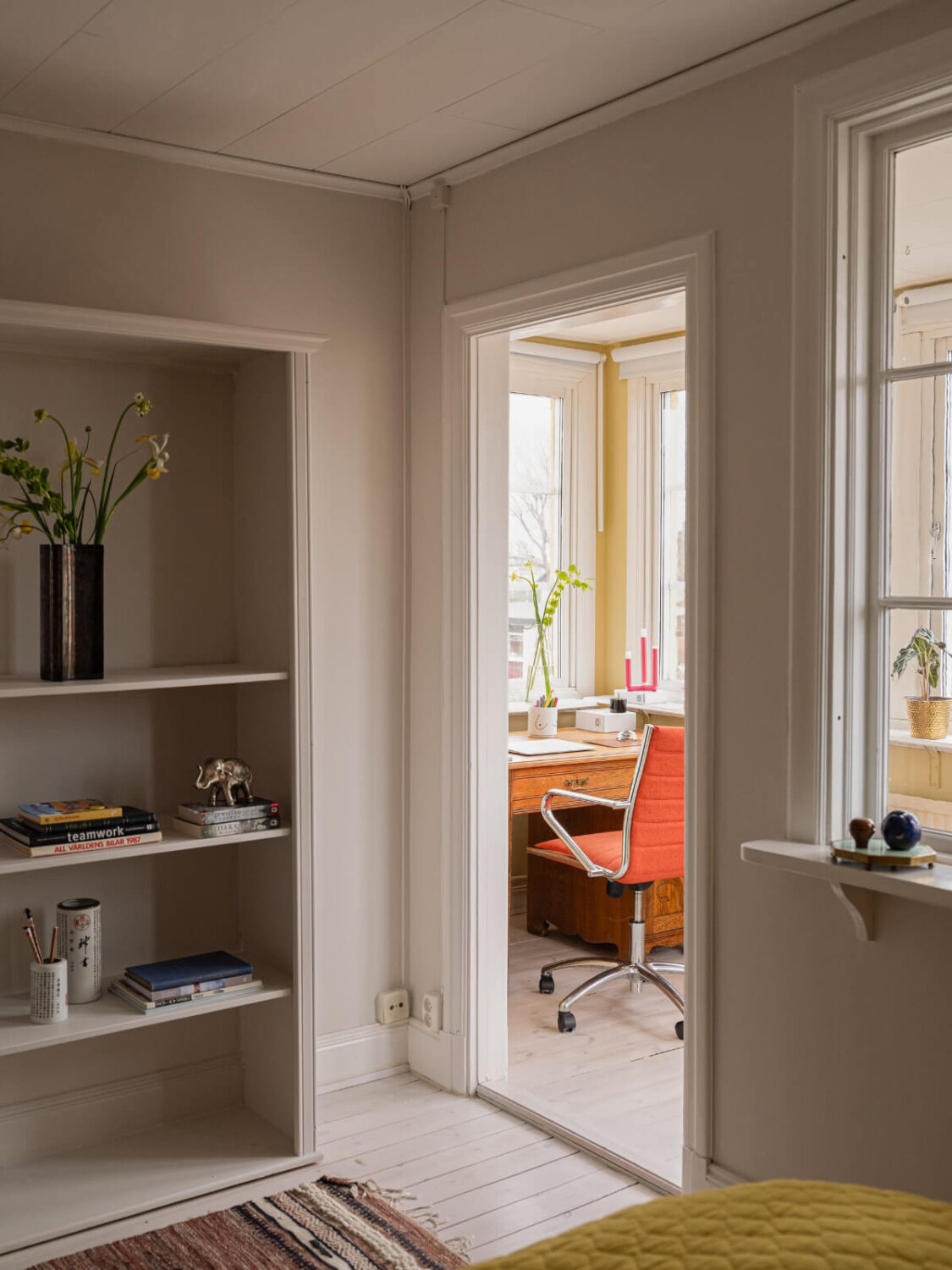 A Beautiful Renovated Family Home with a Charming Garden 25 bedroom with home office
