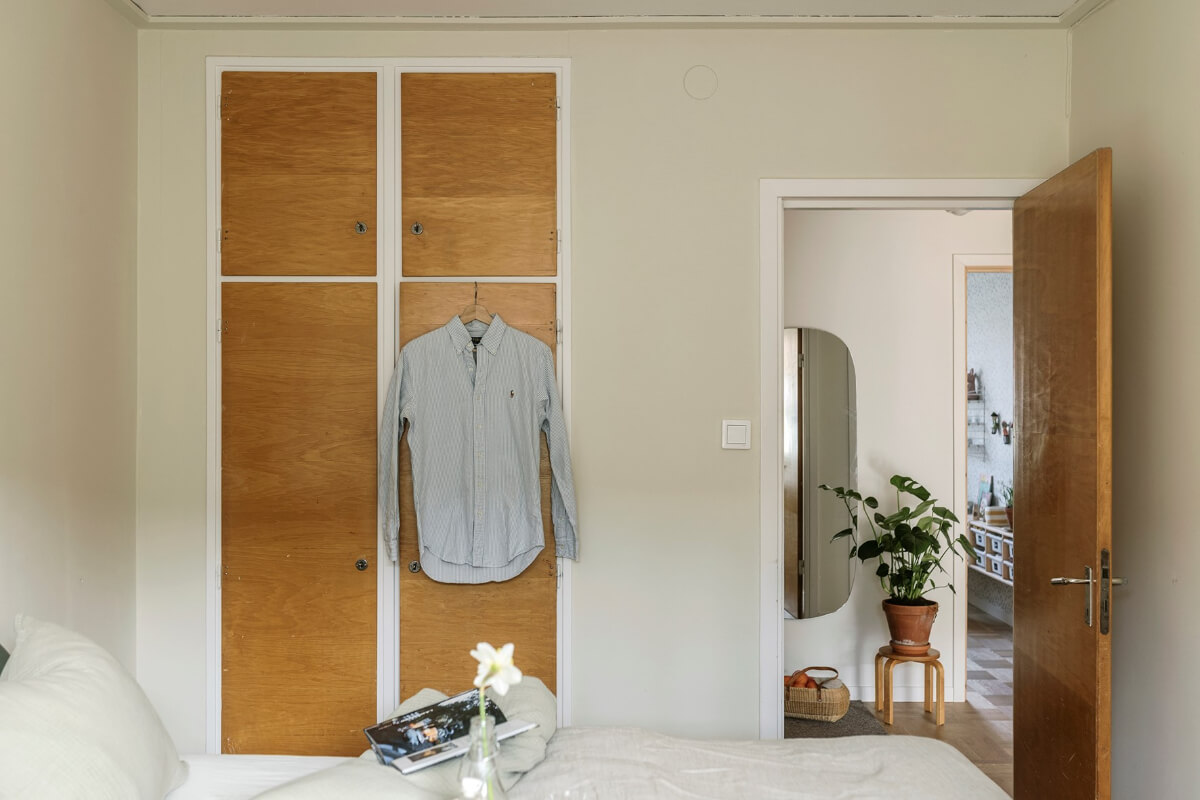 A Two-Bedroom Apartment with the Original Midcentury Kitchen 15 built-in wardrobes