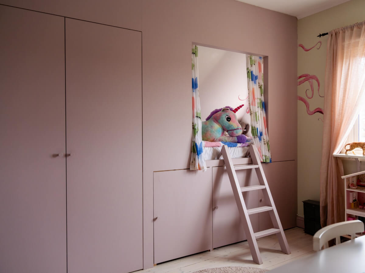 A Beautiful Renovated Family Home with a Charming Garden 29 children's room