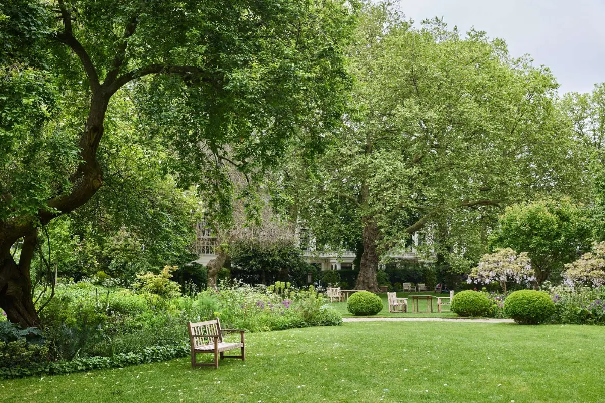 A Contemporary Architect-Designed Duplex Within a Grand Victorian Terrace 25 communal garden