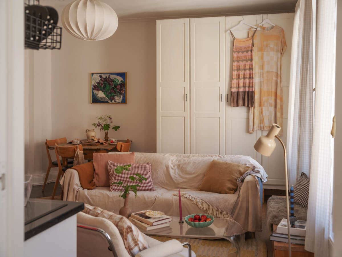 A Small Apartment with Rustic Floorboards and Beige Walls 13 cozy light colored living room