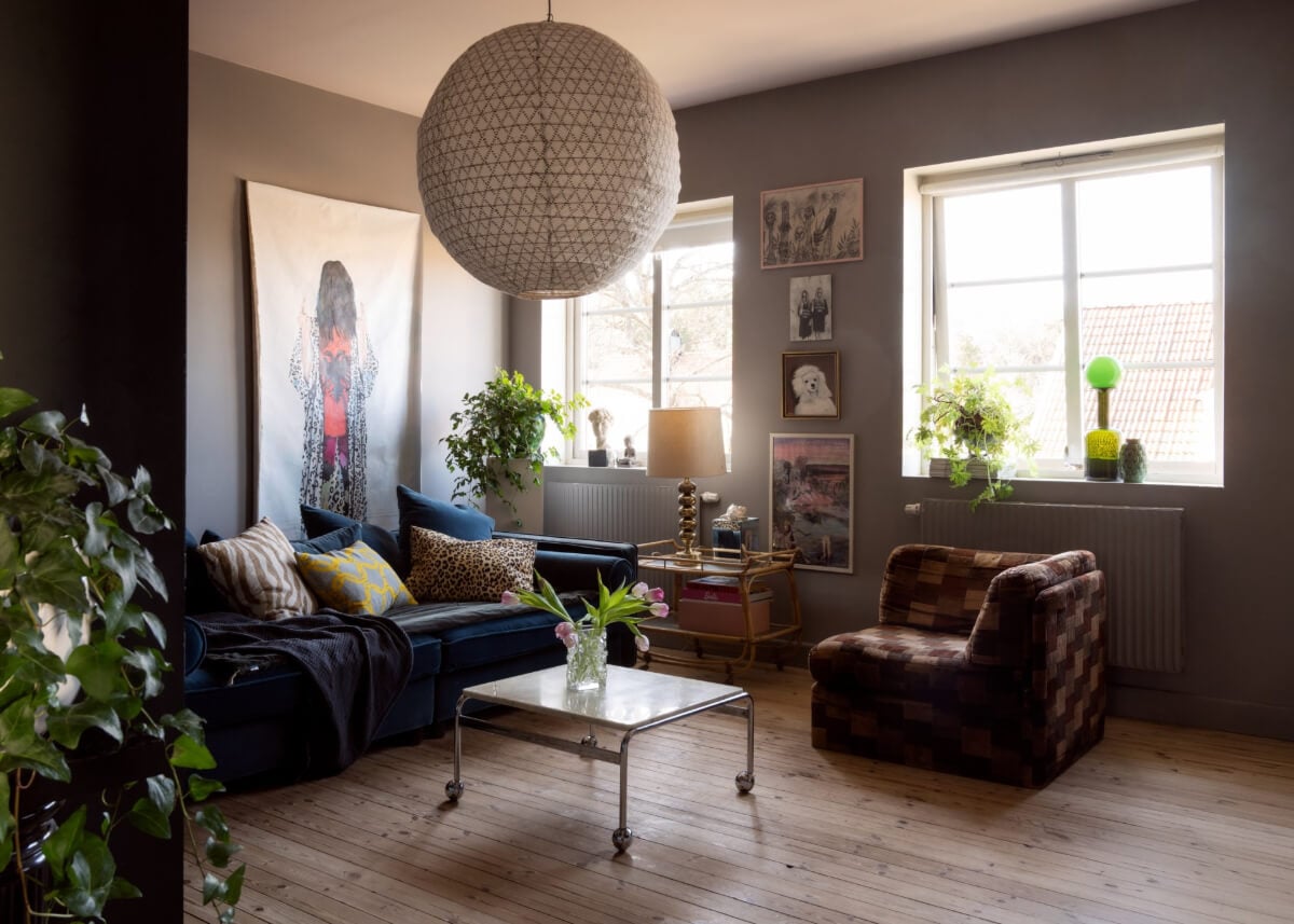 An Amazing Swedish House with Pink and Gray Rooms 21 cozy living room wooden floorboards blue velvet sofa