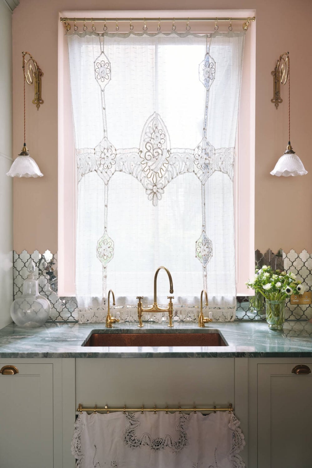 Pearl Lowe's New deVOL Kitchen and Bathroom in her Portobello Home 6 devol-classic-english-kitchen-pearl-lowe-portobello-london-house-nordroom1