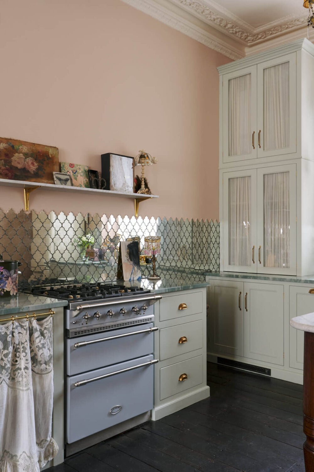 Pearl Lowe's New deVOL Kitchen and Bathroom in her Portobello Home 7 devol-classic-english-kitchen-pearl-lowe-portobello-london-house-nordroom2