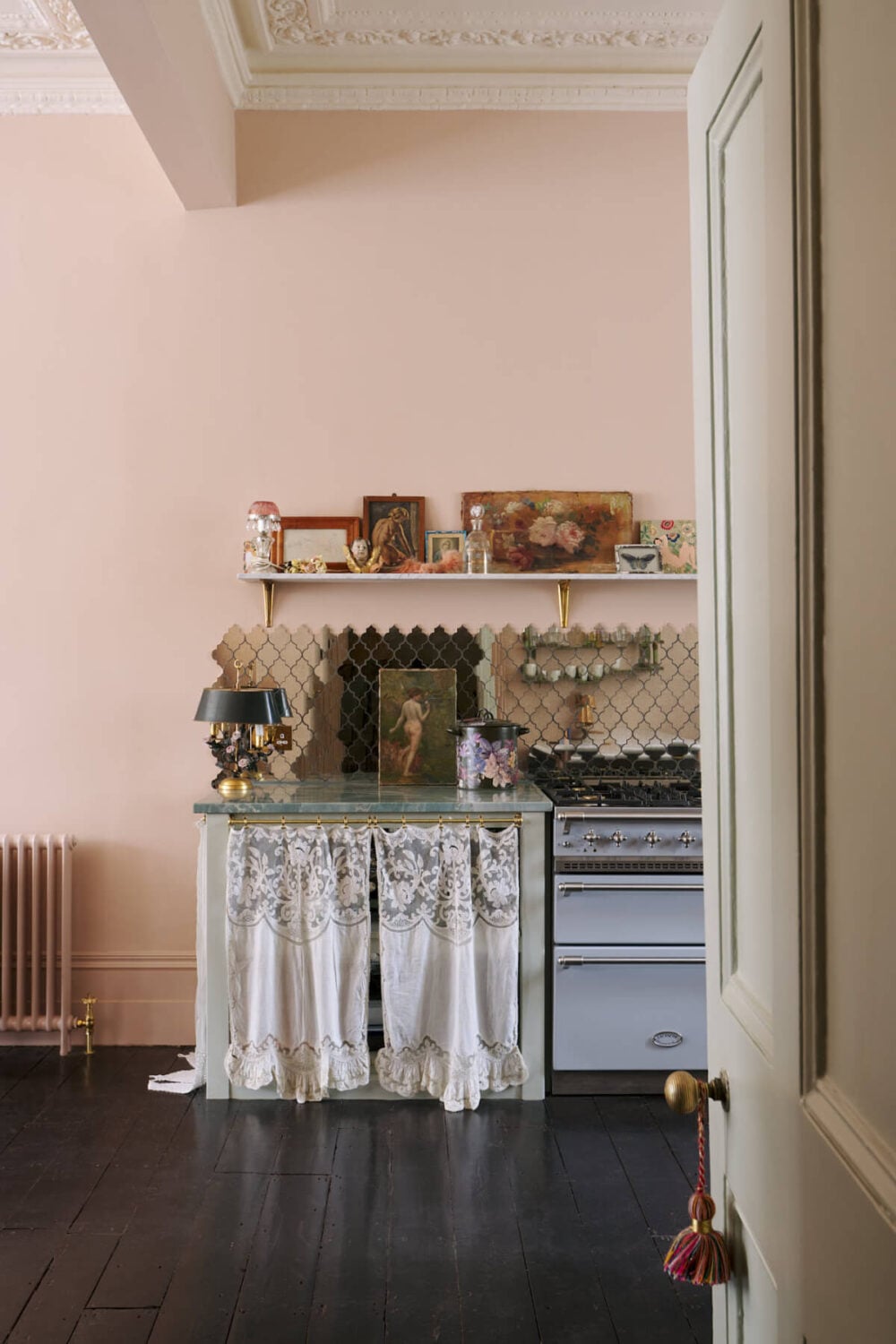 Pearl Lowe's New deVOL Kitchen and Bathroom in her Portobello Home 8 devol-classic-english-kitchen-pearl-lowe-portobello-london-house-nordroom3